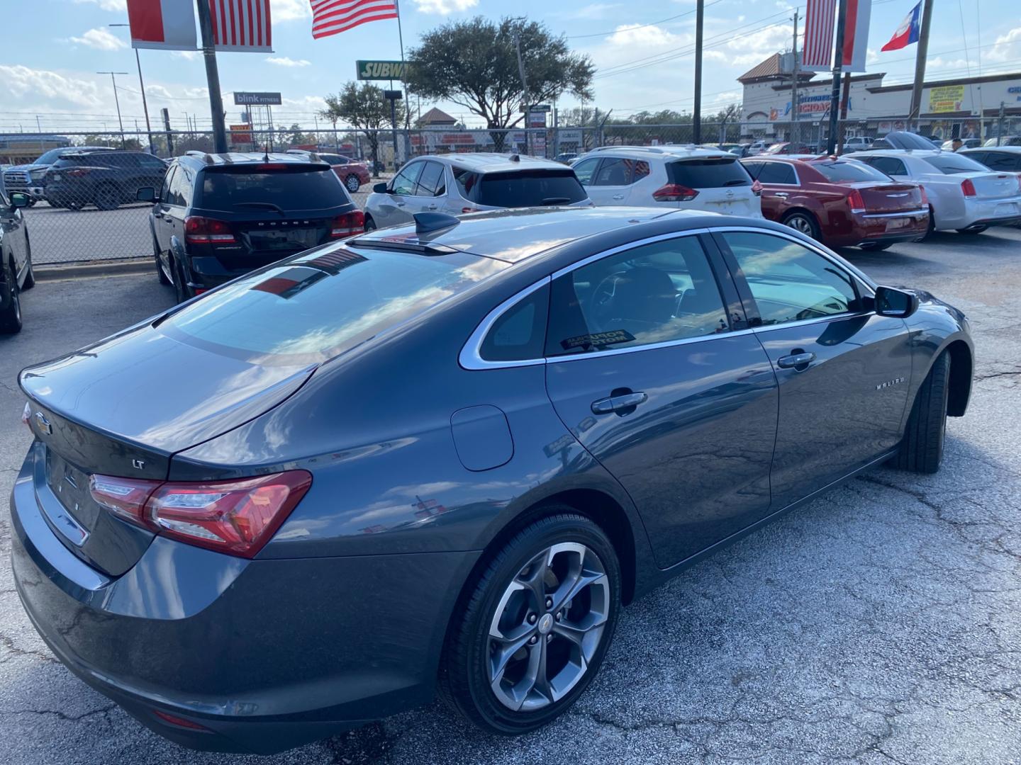 2021 Gray /GRAY Chevrolet Malibu LT (1G1ZD5ST6MF) with an 1.5L L4 DOHC 16V engine, 6A transmission, located at 1842 Wirt Road, Houston, TX, 77055, (713) 973-3903, 29.805330, -95.484787 - Photo#4