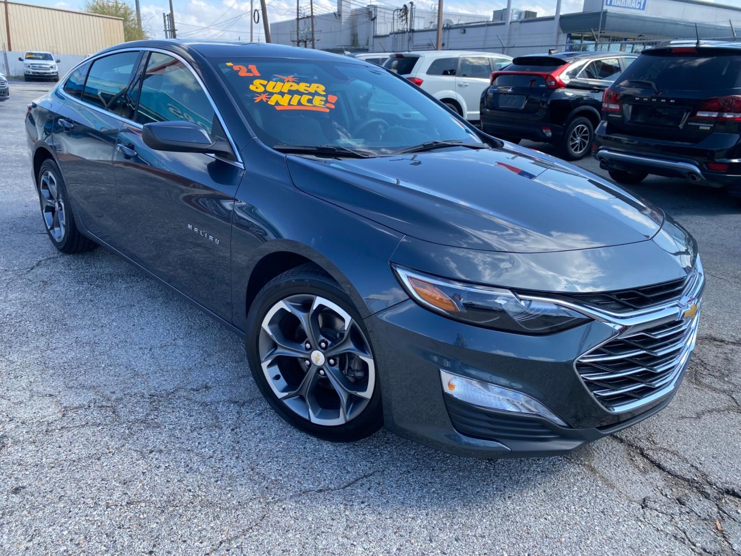 2021 Gray /GRAY Chevrolet Malibu LT (1G1ZD5ST6MF) with an 1.5L L4 DOHC 16V engine, 6A transmission, located at 1842 Wirt Road, Houston, TX, 77055, (713) 973-3903, 29.805330, -95.484787 - Photo#5