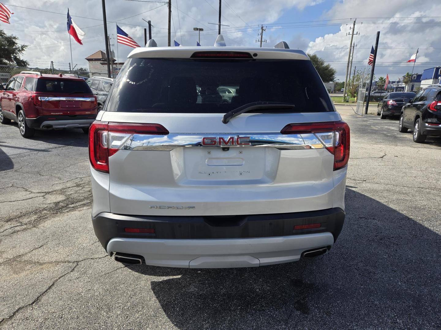 2020 Silver GMC Acadia SLT-1 FWD (1GKKNMLS8LZ) with an 3.6L V6 DOHC 24V engine, 6A transmission, located at 1842 Wirt Road, Houston, TX, 77055, (713) 973-3903, 29.805330, -95.484787 - Photo#3