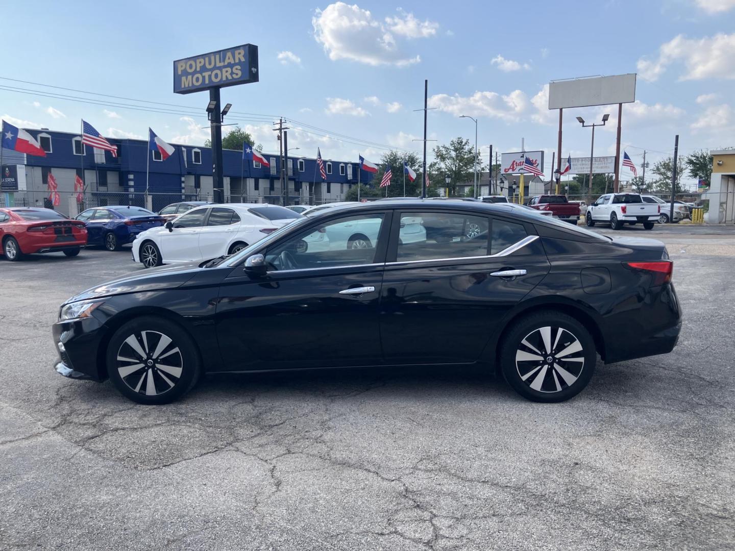 2021 Black /Black Nissan Altima 2.5 SV (1N4BL4DV8MN) with an 2.5L L4 DOHC 16V engine, CVT transmission, located at 1842 Wirt Road, Houston, TX, 77055, (713) 973-3903, 29.805330, -95.484787 - Photo#1