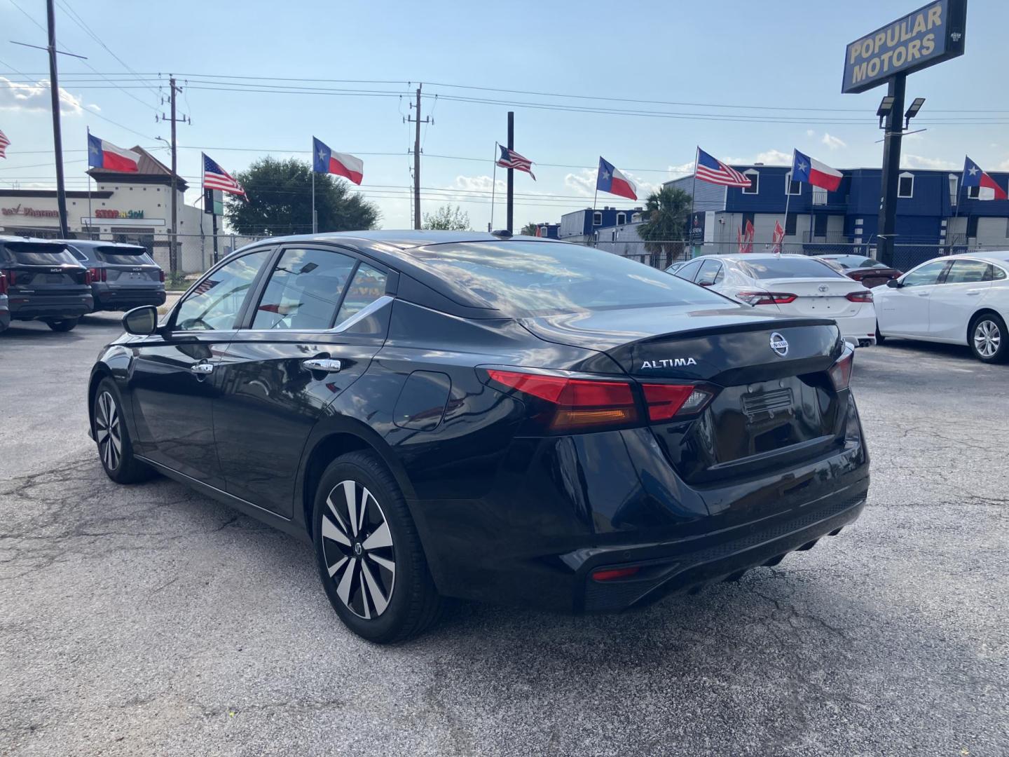 2021 Black /Black Nissan Altima 2.5 SV (1N4BL4DV8MN) with an 2.5L L4 DOHC 16V engine, CVT transmission, located at 1842 Wirt Road, Houston, TX, 77055, (713) 973-3903, 29.805330, -95.484787 - Photo#2