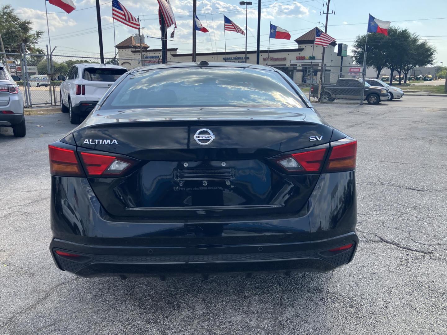 2021 Black /Black Nissan Altima 2.5 SV (1N4BL4DV8MN) with an 2.5L L4 DOHC 16V engine, CVT transmission, located at 1842 Wirt Road, Houston, TX, 77055, (713) 973-3903, 29.805330, -95.484787 - Photo#3