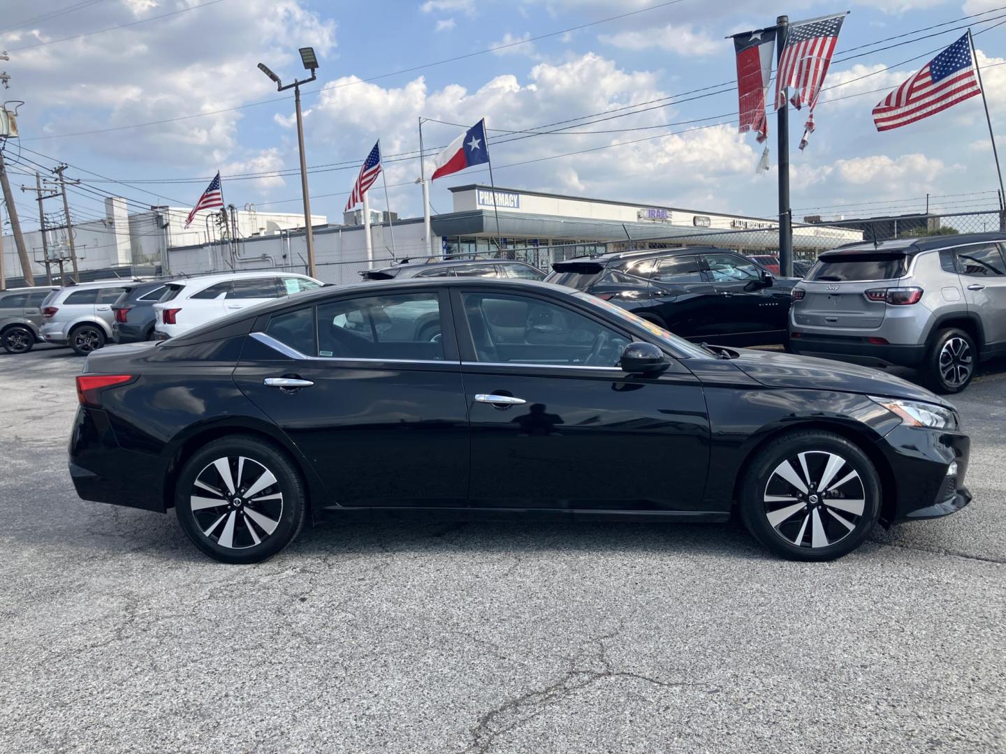 2021 Black /Black Nissan Altima 2.5 SV (1N4BL4DV8MN) with an 2.5L L4 DOHC 16V engine, CVT transmission, located at 1842 Wirt Road, Houston, TX, 77055, (713) 973-3903, 29.805330, -95.484787 - Photo#5