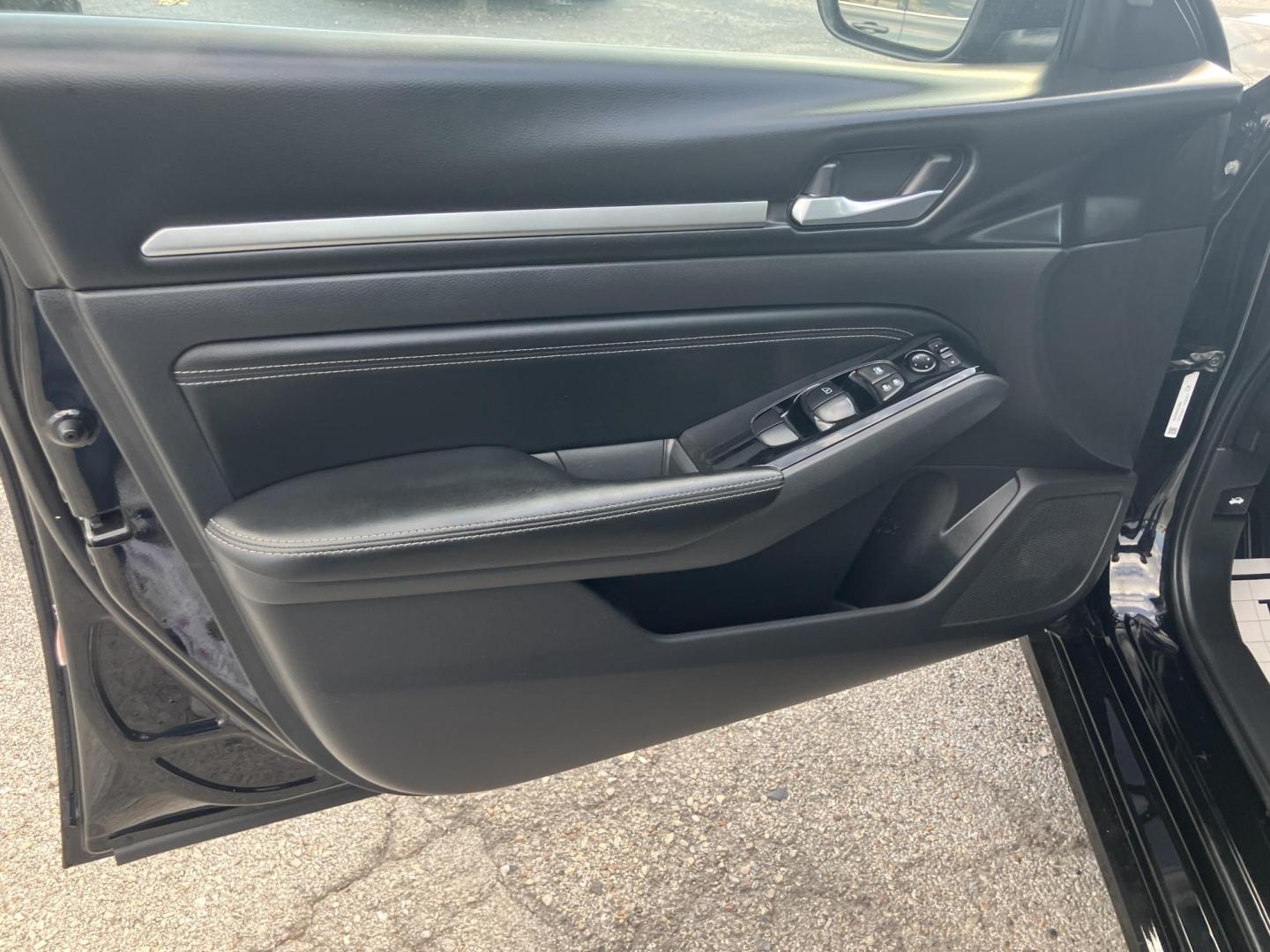 2021 Black /Black Nissan Altima 2.5 SV (1N4BL4DV8MN) with an 2.5L L4 DOHC 16V engine, CVT transmission, located at 1842 Wirt Road, Houston, TX, 77055, (713) 973-3903, 29.805330, -95.484787 - Photo#9