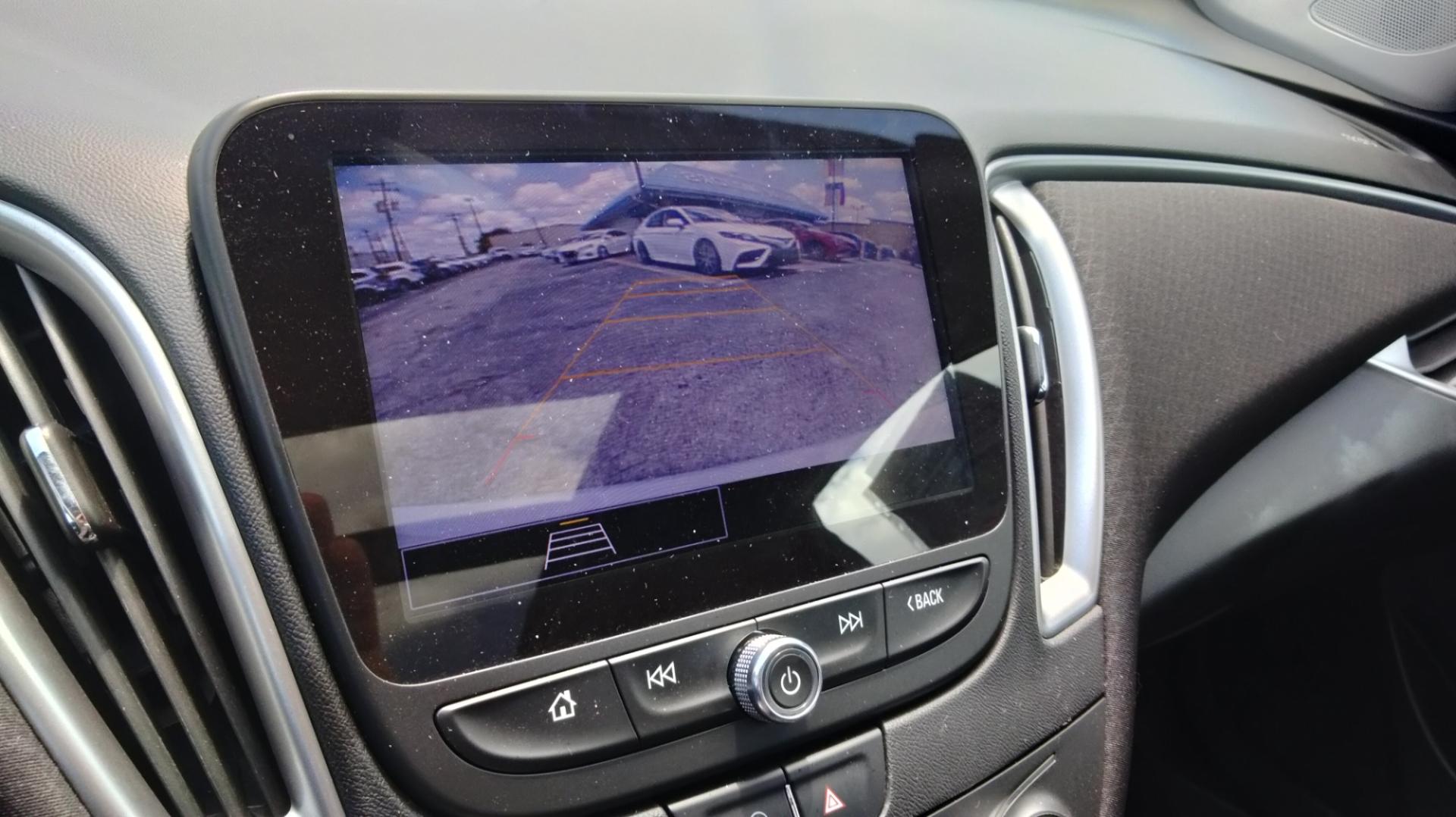 2022 White /Black Chevrolet Malibu LT (1G1ZD5ST2NF) with an 1.5L L4 DOHC 16V engine, 6A transmission, located at 1842 Wirt Road, Houston, TX, 77055, (713) 973-3903, 29.805330, -95.484787 - Photo#19