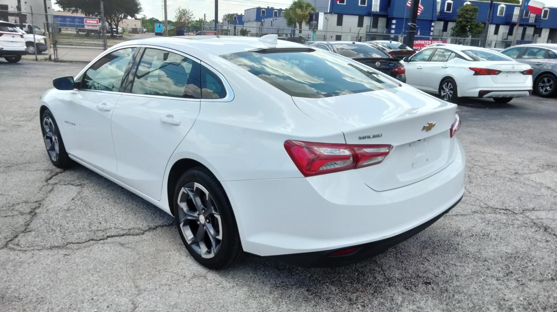 2022 White /Black Chevrolet Malibu LT (1G1ZD5ST2NF) with an 1.5L L4 DOHC 16V engine, 6A transmission, located at 1842 Wirt Road, Houston, TX, 77055, (713) 973-3903, 29.805330, -95.484787 - Photo#2