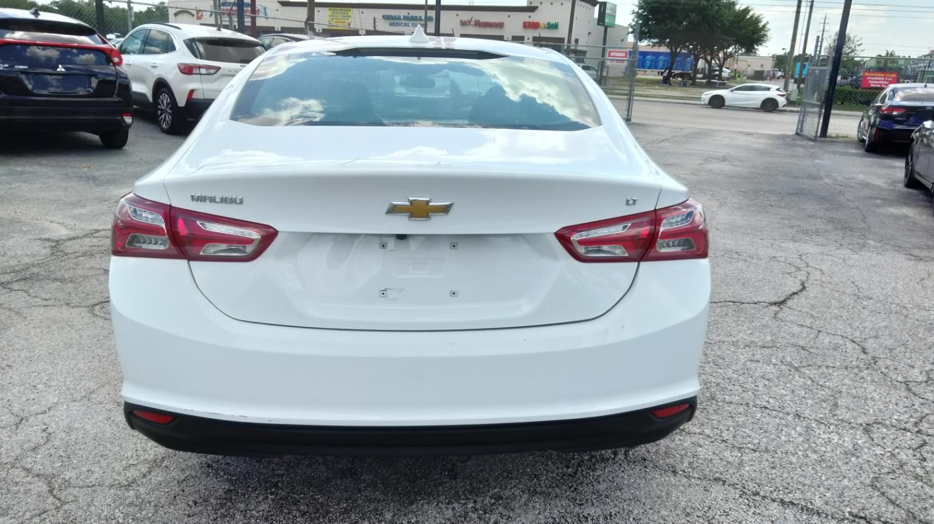 2022 White /Black Chevrolet Malibu LT (1G1ZD5ST2NF) with an 1.5L L4 DOHC 16V engine, 6A transmission, located at 1842 Wirt Road, Houston, TX, 77055, (713) 973-3903, 29.805330, -95.484787 - Photo#3