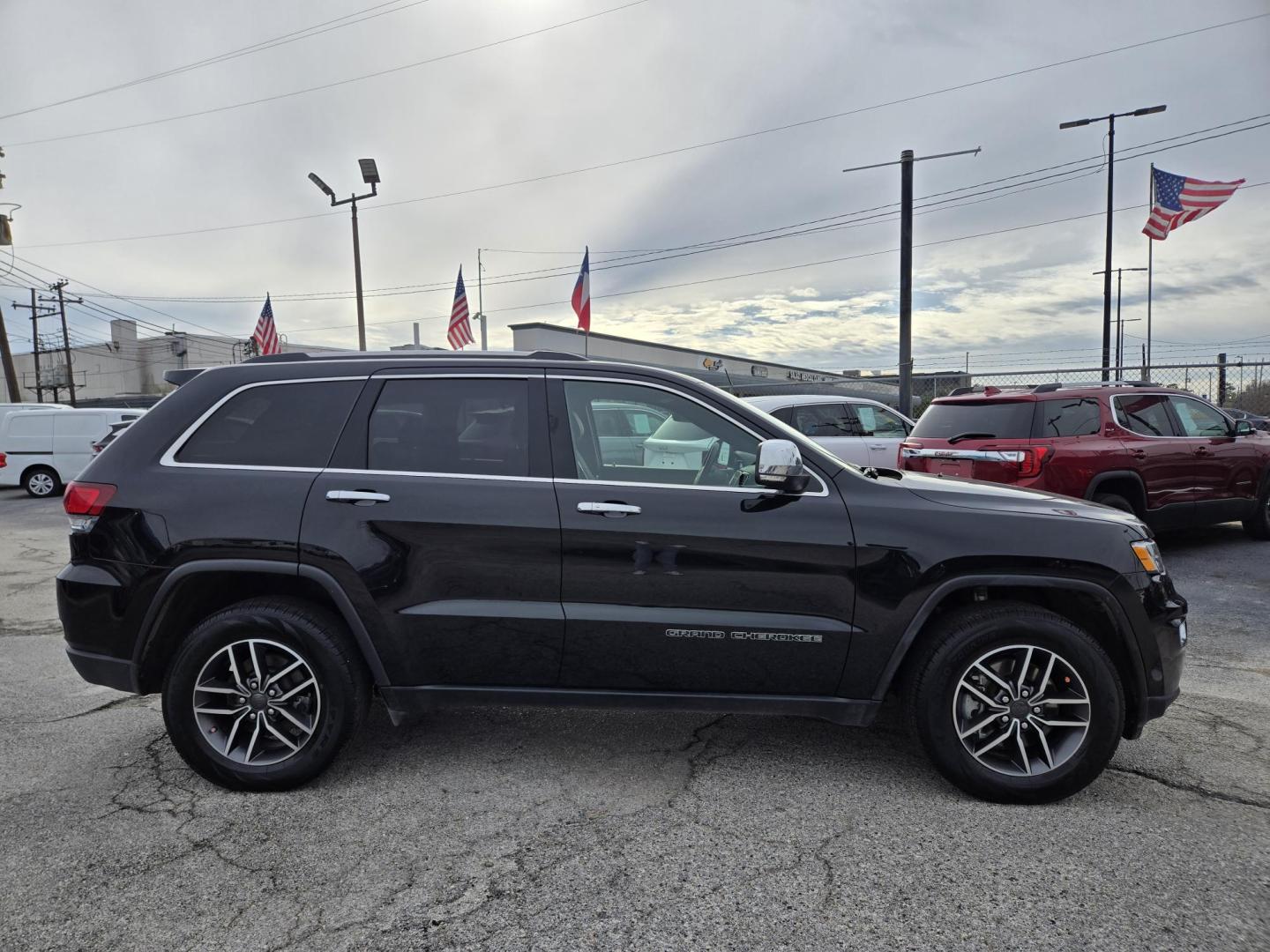 2021 Black /BLACK Jeep Grand Cherokee Limited 4WD (1C4RJFBG0MC) with an 3.6L V6 DOHC 24V engine, 8A transmission, located at 1842 Wirt Road, Houston, TX, 77055, (713) 973-3903, 29.805330, -95.484787 - Photo#5