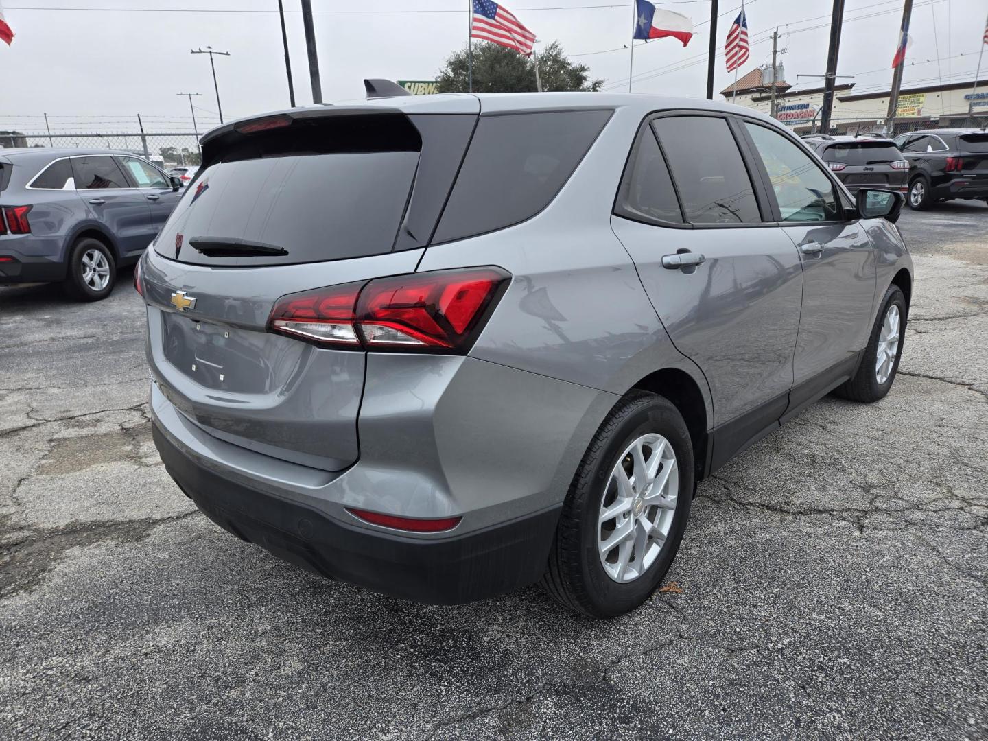 2023 Gray /SILVER Chevrolet Equinox (3GNAXHEG6PL) , located at 1842 Wirt Road, Houston, TX, 77055, (713) 973-3903, 29.805330, -95.484787 - Photo#4