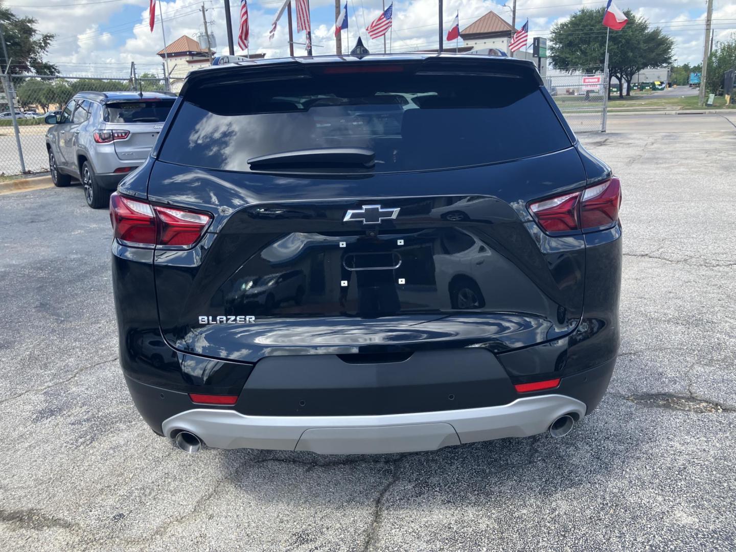 2022 Black /Black Chevrolet Blazer 2LT (3GNKBCR45NS) with an 2.0L L4 DOHC 16 TURBO engine, 9A transmission, located at 1842 Wirt Road, Houston, TX, 77055, (713) 973-3903, 29.805330, -95.484787 - Photo#21