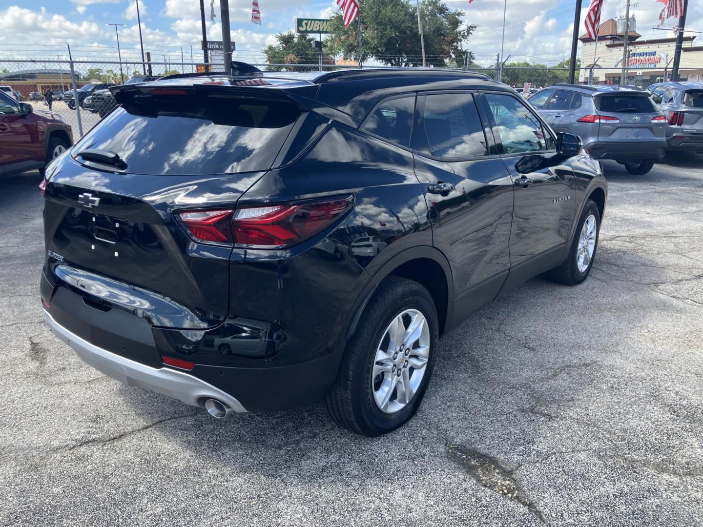 2022 Black /Black Chevrolet Blazer 2LT (3GNKBCR45NS) with an 2.0L L4 DOHC 16 TURBO engine, 9A transmission, located at 1842 Wirt Road, Houston, TX, 77055, (713) 973-3903, 29.805330, -95.484787 - Photo#4