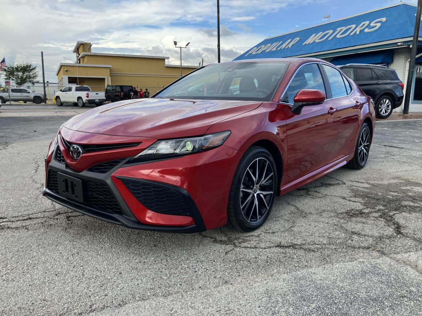 2024 Toyota Camry SE (4T1G11AK8RU) with an 2.5L L4 DOHC 16V engine, 8A transmission, located at 1842 Wirt Road, Houston, TX, 77055, (713) 973-3903, 29.805330, -95.484787 - Photo#0