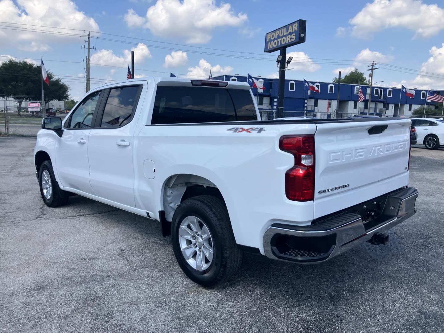 2020 White /Black Chevrolet Silverado 1500 LT Crew Cab 2WD (3GCPWCED3LG) with an 5.3L V8 OHV 16V engine, 6A transmission, located at 1842 Wirt Road, Houston, TX, 77055, (713) 973-3903, 29.805330, -95.484787 - Photo#2