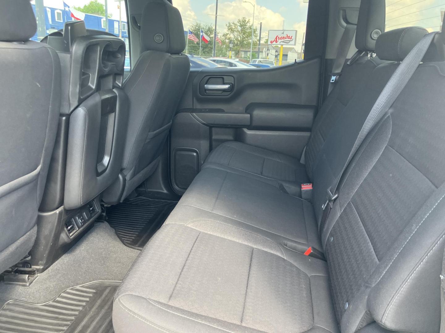 2020 White /Black Chevrolet Silverado 1500 LT Crew Cab 2WD (3GCPWCED3LG) with an 5.3L V8 OHV 16V engine, 6A transmission, located at 1842 Wirt Road, Houston, TX, 77055, (713) 973-3903, 29.805330, -95.484787 - Photo#9