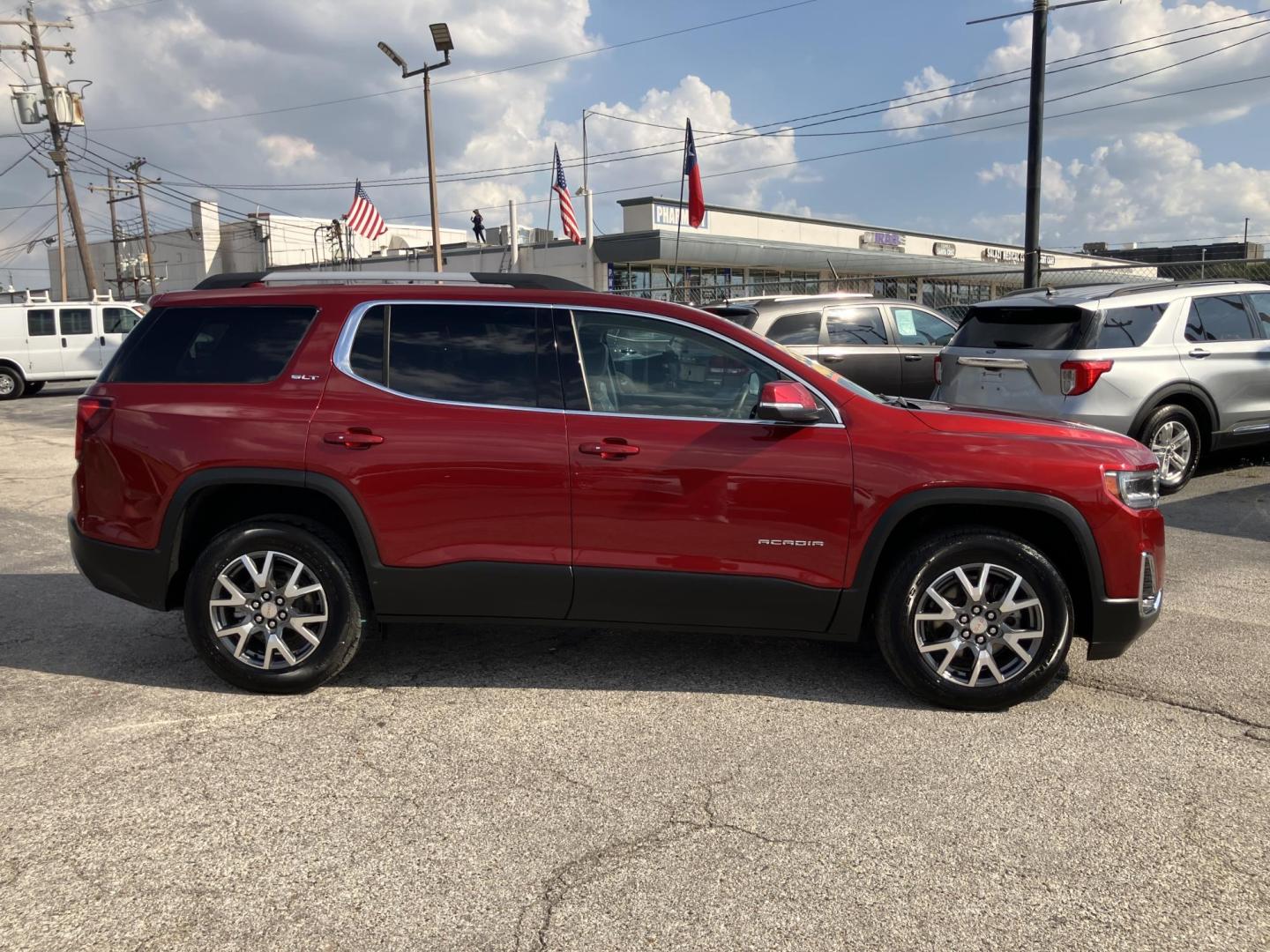 2023 Red /Gray GMC Acadia SLT AWD (1GKKNUL47PZ) with an 2.0L L4 DOHC 16V TURBO engine, 9A transmission, located at 1842 Wirt Road, Houston, TX, 77055, (713) 973-3903, 29.805330, -95.484787 - Photo#5