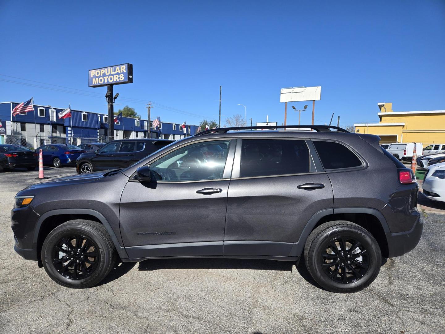 2023 Gray Jeep Cherokee Latitude Lux 4WD (1C4PJMMB7PD) with an 2.4L L4 DOHC 16V engine, 9A transmission, located at 1842 Wirt Road, Houston, TX, 77055, (713) 973-3903, 29.805330, -95.484787 - Photo#1