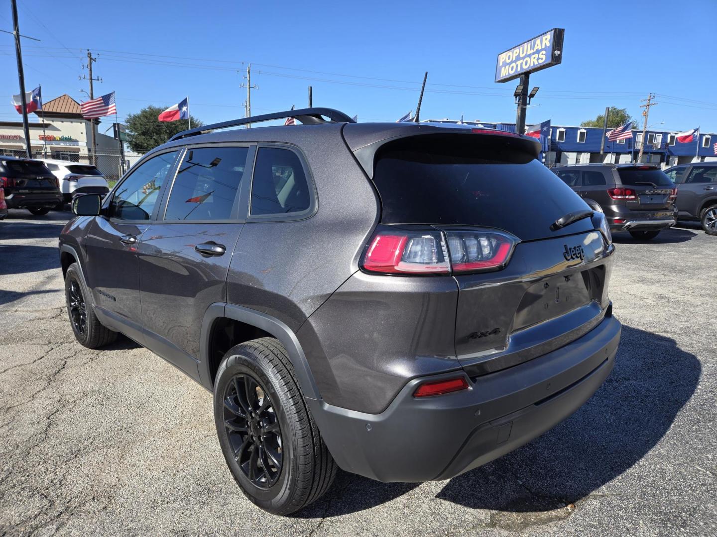 2023 Gray Jeep Cherokee Latitude Lux 4WD (1C4PJMMB7PD) with an 2.4L L4 DOHC 16V engine, 9A transmission, located at 1842 Wirt Road, Houston, TX, 77055, (713) 973-3903, 29.805330, -95.484787 - Photo#2