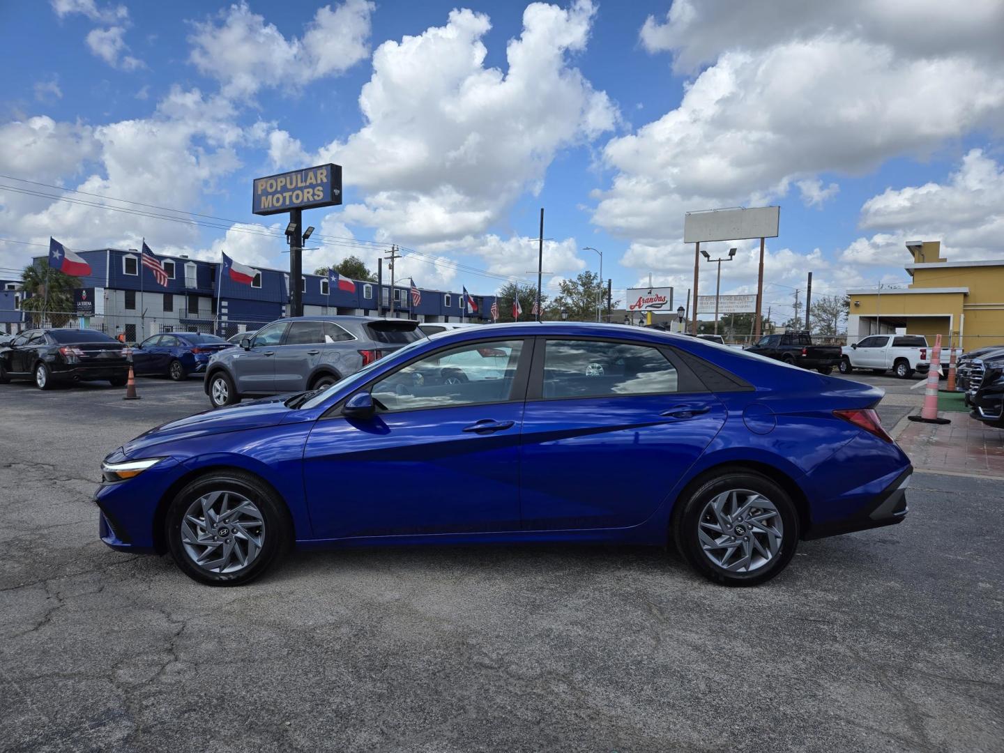 2024 BLUE /Gray Hyundai Elantra SEL (KMHLM4DG7RU) with an 2.0L L4 DOHC 16V engine, 6A transmission, located at 1842 Wirt Road, Houston, TX, 77055, (713) 973-3903, 29.805330, -95.484787 - Photo#1