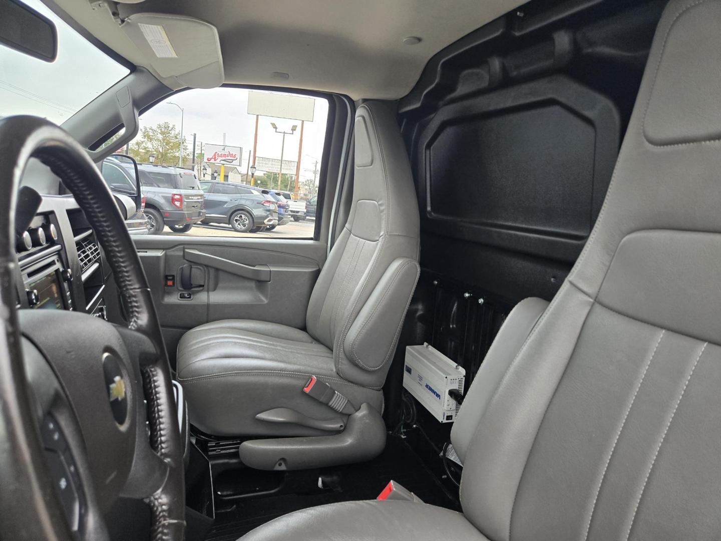 2020 White Chevrolet Express 2500 Cargo (1GCWGAFP5L1) with an 4.3L V6 engine, 6A transmission, located at 1842 Wirt Road, Houston, TX, 77055, (713) 973-3903, 29.805330, -95.484787 - Photo#10