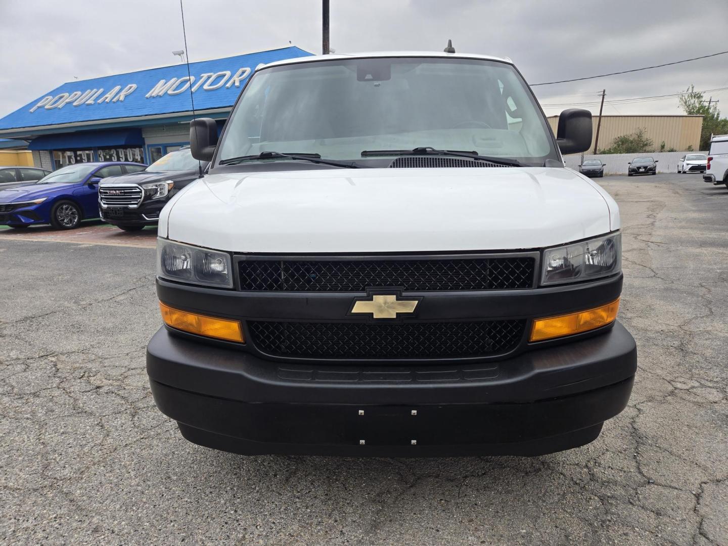 2020 White Chevrolet Express 2500 Cargo (1GCWGAFP5L1) with an 4.3L V6 engine, 6A transmission, located at 1842 Wirt Road, Houston, TX, 77055, (713) 973-3903, 29.805330, -95.484787 - Photo#7