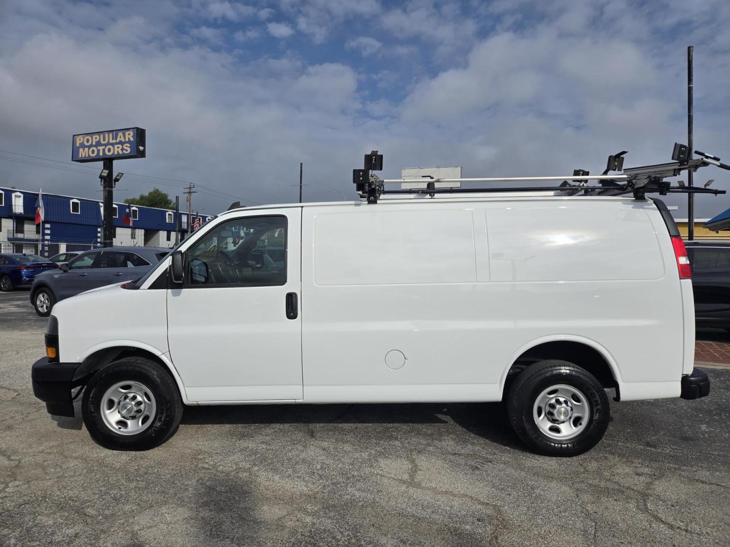 2020 White Chevrolet Express 2500 Cargo (1GCWGAFP7L1) with an 4.3L V6 engine, 6A transmission, located at 1842 Wirt Road, Houston, TX, 77055, (713) 973-3903, 29.805330, -95.484787 - Photo#1