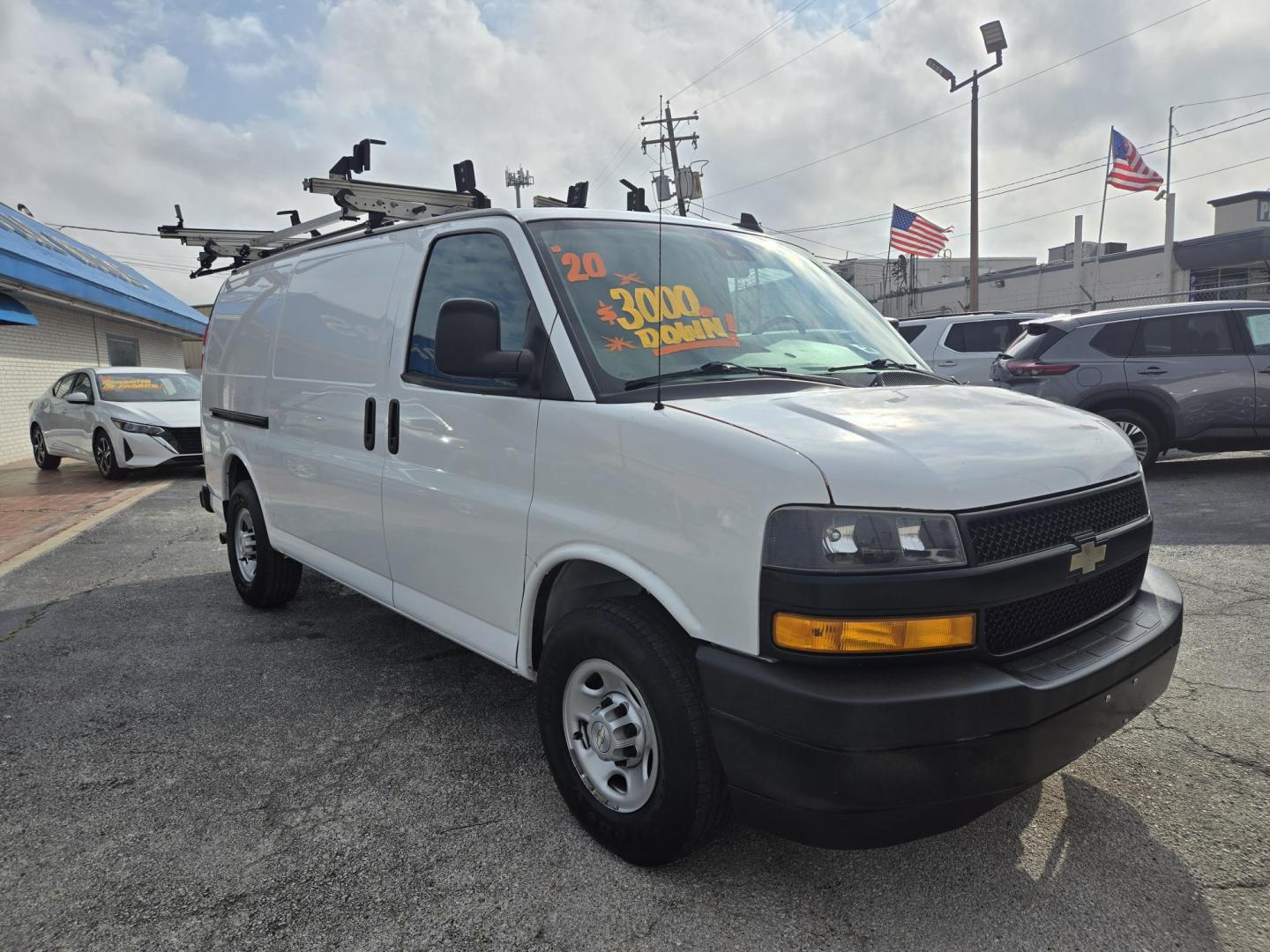 2020 White Chevrolet Express 2500 Cargo (1GCWGAFP7L1) with an 4.3L V6 engine, 6A transmission, located at 1842 Wirt Road, Houston, TX, 77055, (713) 973-3903, 29.805330, -95.484787 - Photo#4