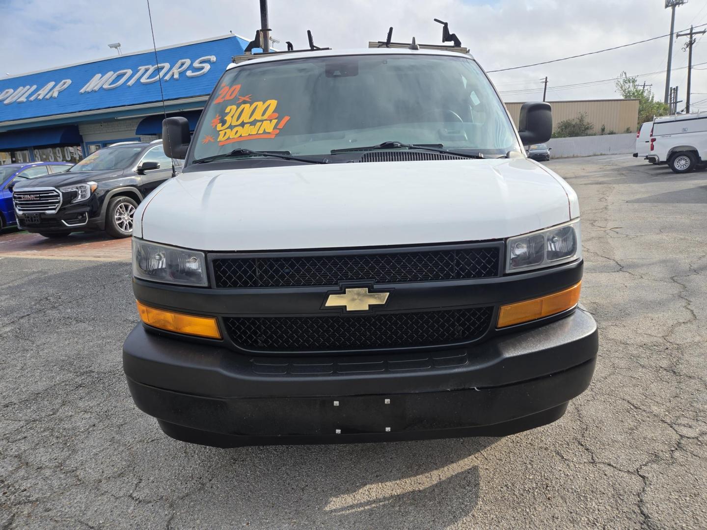 2020 White Chevrolet Express 2500 Cargo (1GCWGAFP7L1) with an 4.3L V6 engine, 6A transmission, located at 1842 Wirt Road, Houston, TX, 77055, (713) 973-3903, 29.805330, -95.484787 - Photo#7