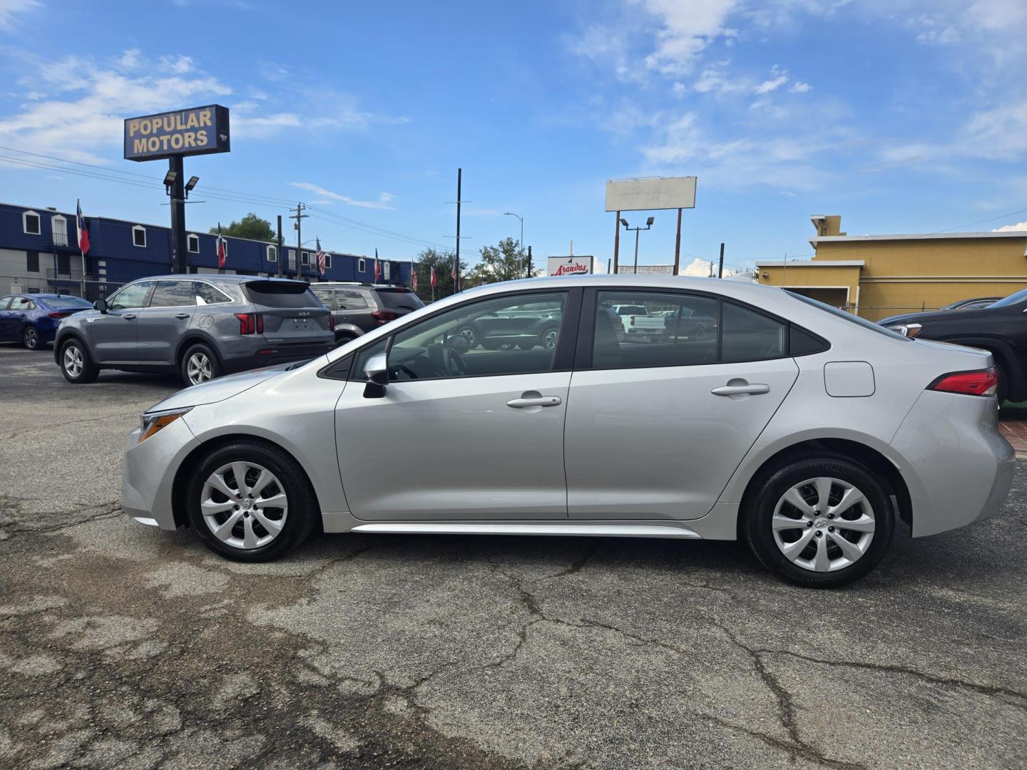 2024 SILVER Toyota Corolla LE (5YFB4MDE8RP) with an 2.0L L4 DOHC 16V engine, CVT transmission, located at 1842 Wirt Road, Houston, TX, 77055, (713) 973-3903, 29.805330, -95.484787 - Photo#1