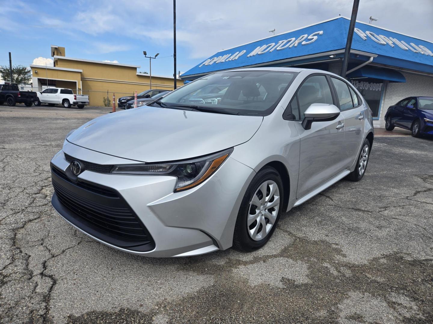 2024 SILVER Toyota Corolla LE (5YFB4MDE8RP) with an 2.0L L4 DOHC 16V engine, CVT transmission, located at 1842 Wirt Road, Houston, TX, 77055, (713) 973-3903, 29.805330, -95.484787 - Photo#0