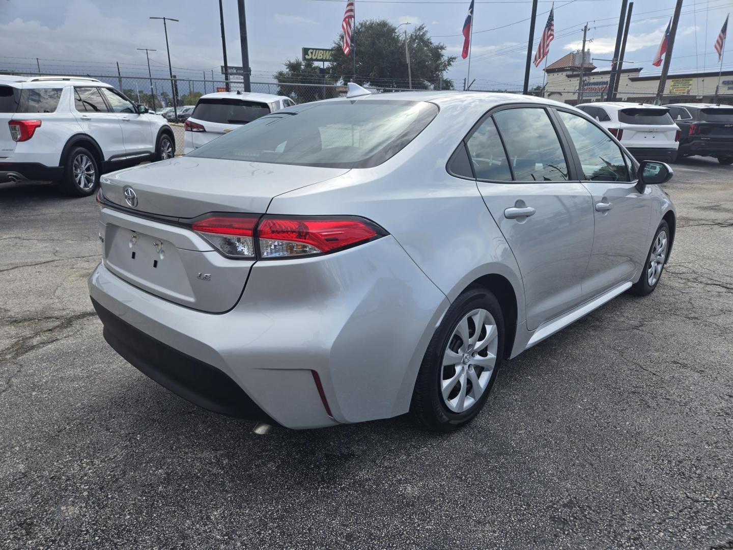 2024 SILVER Toyota Corolla LE (5YFB4MDE8RP) with an 2.0L L4 DOHC 16V engine, CVT transmission, located at 1842 Wirt Road, Houston, TX, 77055, (713) 973-3903, 29.805330, -95.484787 - Photo#24