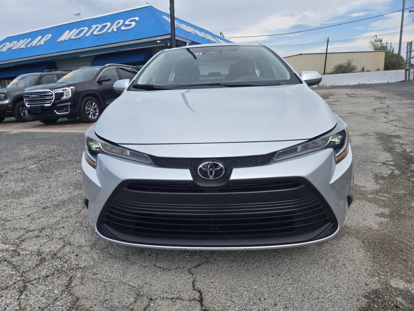 2024 SILVER Toyota Corolla LE (5YFB4MDE8RP) with an 2.0L L4 DOHC 16V engine, CVT transmission, located at 1842 Wirt Road, Houston, TX, 77055, (713) 973-3903, 29.805330, -95.484787 - Photo#7