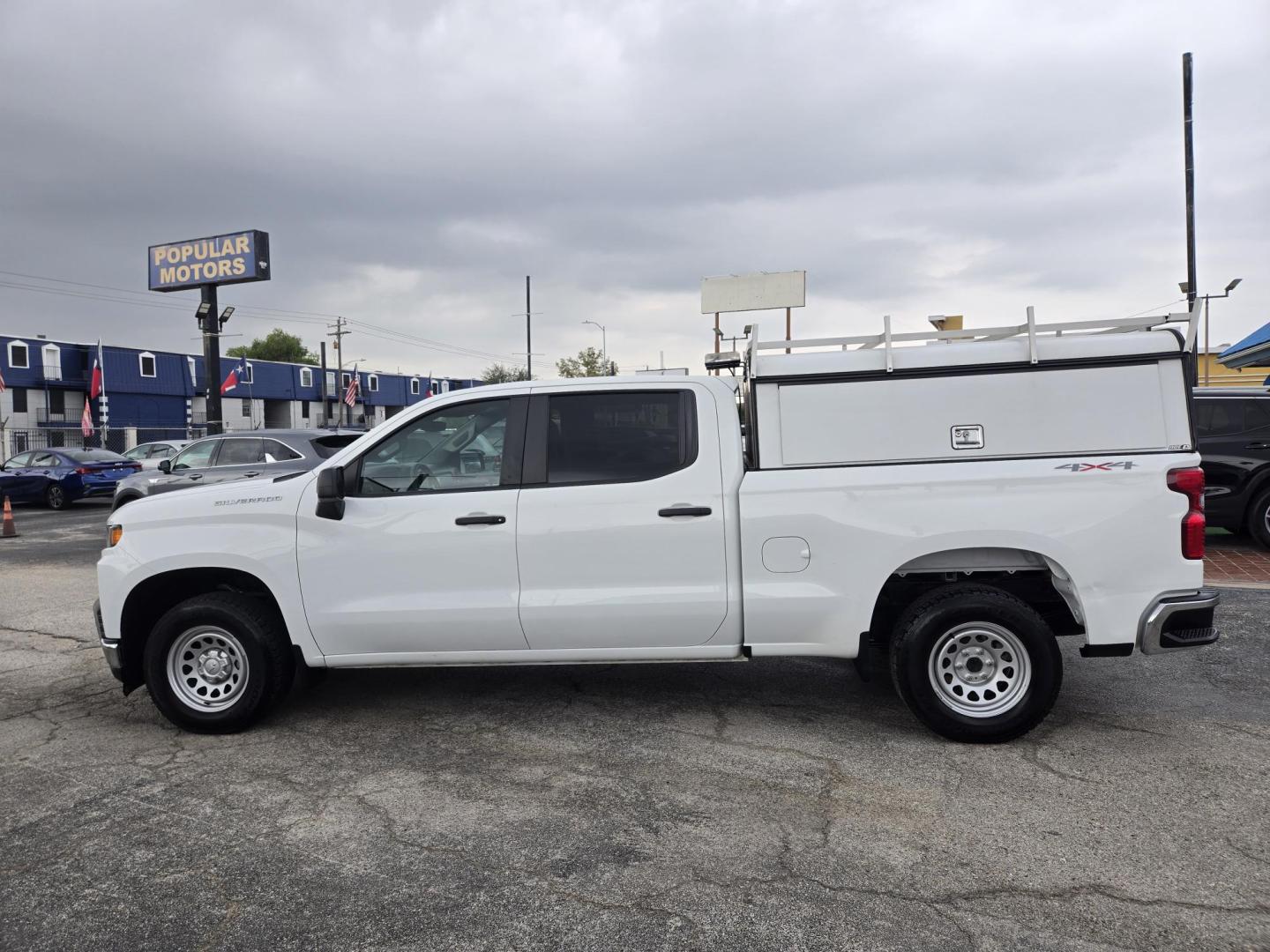 2020 White Chevrolet Silverado 1500 Work Truck Crew Cab Short Box 4WD (1GCPYAEH5LZ) with an 4.3L V6 engine, 6A transmission, located at 1842 Wirt Road, Houston, TX, 77055, (713) 973-3903, 29.805330, -95.484787 - Photo#1