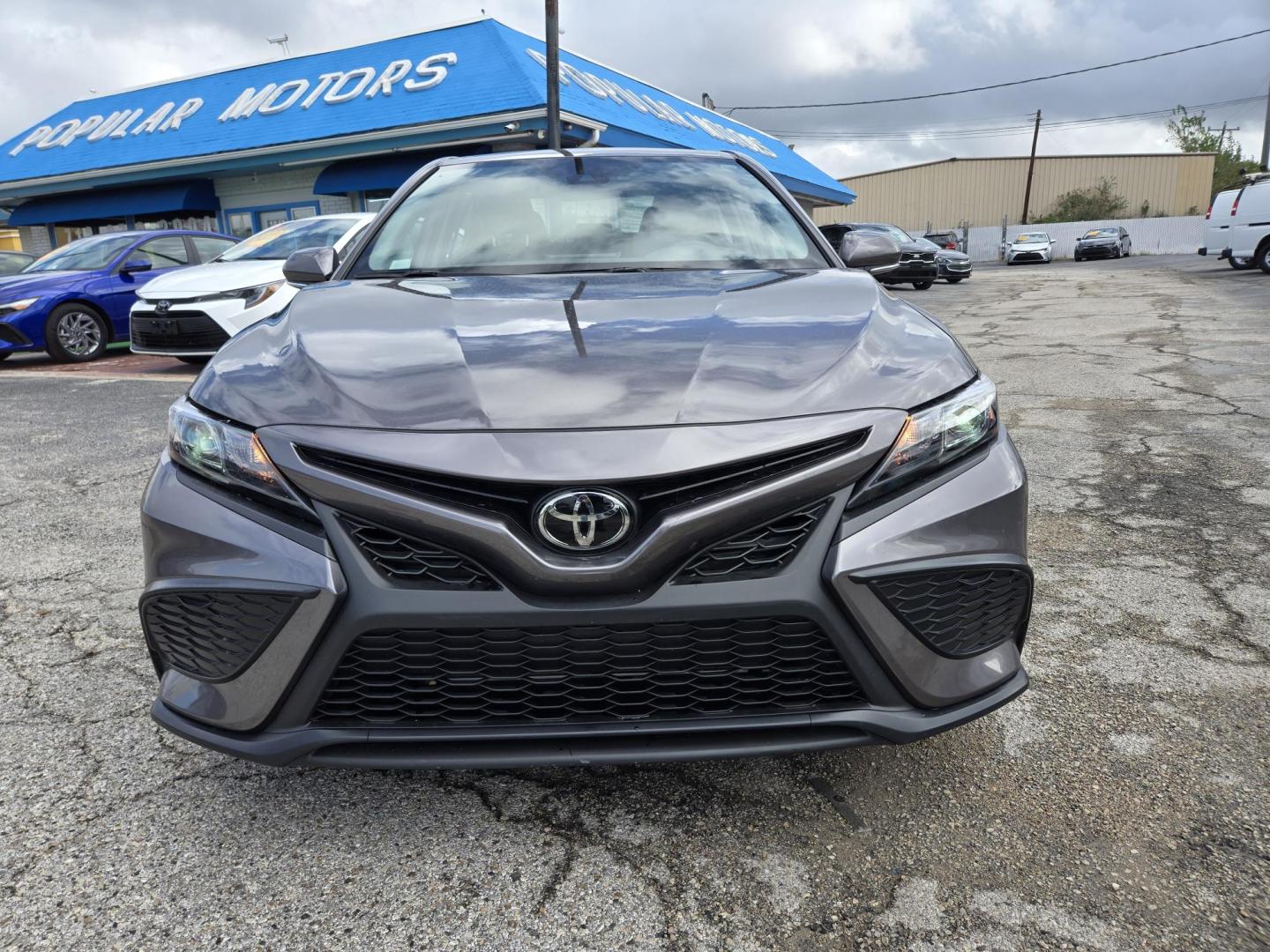 2024 Gray Toyota Camry SE (4T1G11AK7RU) with an 2.5L L4 DOHC 16V engine, 8A transmission, located at 1842 Wirt Road, Houston, TX, 77055, (713) 973-3903, 29.805330, -95.484787 - Photo#7