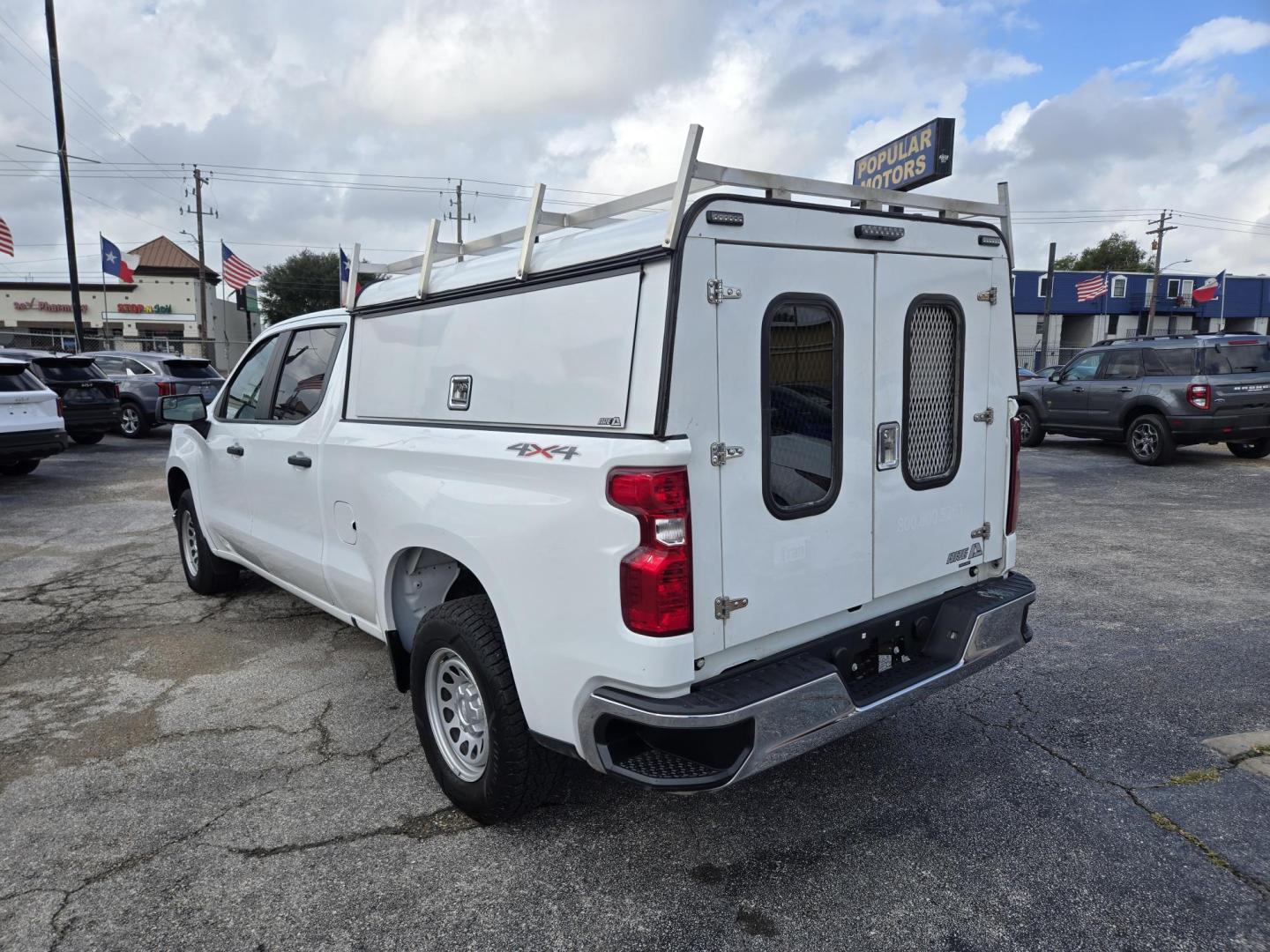 2020 White Chevrolet Silverado 1500 Work Truck Crew Cab Short Box 4WD (1GCPYAEH3LZ) with an 4.3L V6 engine, 6A transmission, located at 1842 Wirt Road, Houston, TX, 77055, (713) 973-3903, 29.805330, -95.484787 - Photo#2