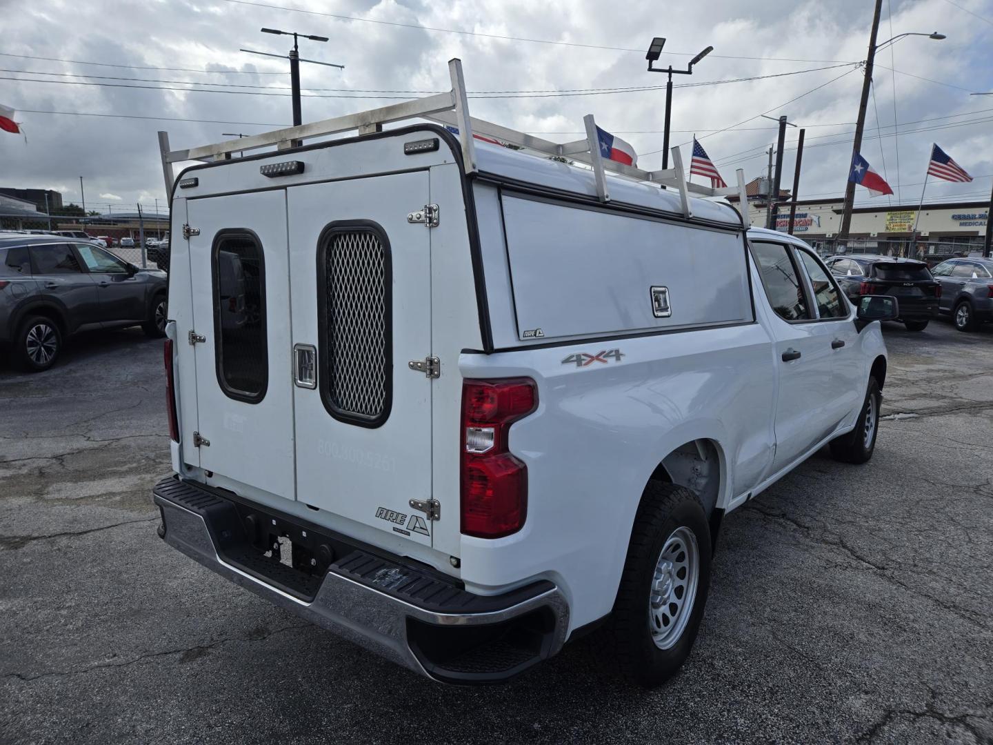 2020 White Chevrolet Silverado 1500 Work Truck Crew Cab Short Box 4WD (1GCPYAEH3LZ) with an 4.3L V6 engine, 6A transmission, located at 1842 Wirt Road, Houston, TX, 77055, (713) 973-3903, 29.805330, -95.484787 - Photo#4