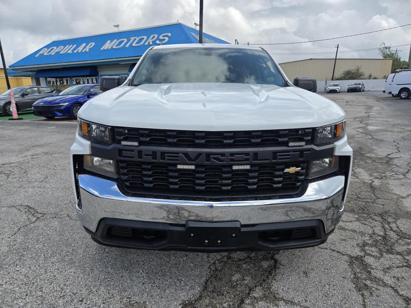 2020 White Chevrolet Silverado 1500 Work Truck Crew Cab Short Box 4WD (1GCPYAEH3LZ) with an 4.3L V6 engine, 6A transmission, located at 1842 Wirt Road, Houston, TX, 77055, (713) 973-3903, 29.805330, -95.484787 - Photo#7