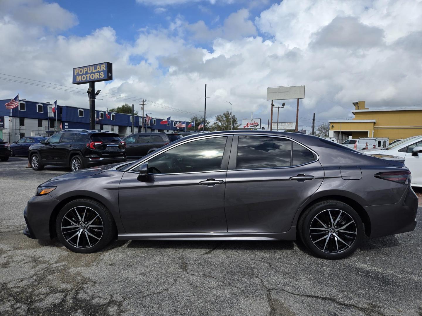 2023 Gray Toyota Camry SE (4T1G11AK9PU) with an 2.5L L4 DOHC 16V engine, 8A transmission, located at 1842 Wirt Road, Houston, TX, 77055, (713) 973-3903, 29.805330, -95.484787 - Photo#1