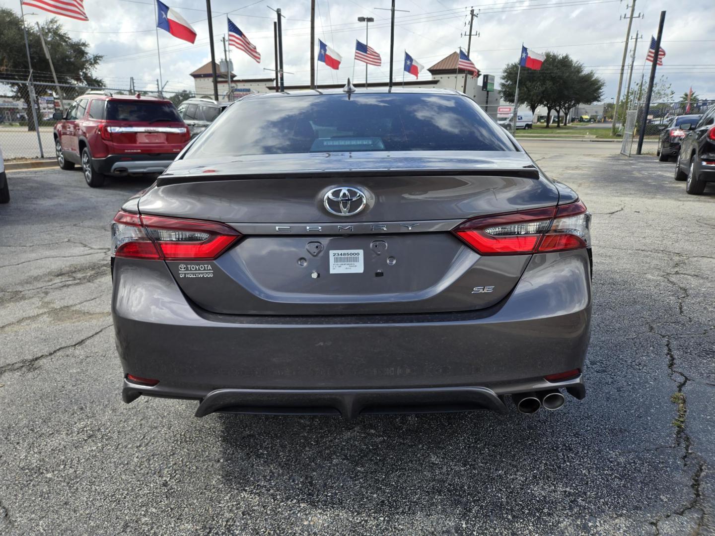 2023 Gray Toyota Camry SE (4T1G11AK9PU) with an 2.5L L4 DOHC 16V engine, 8A transmission, located at 1842 Wirt Road, Houston, TX, 77055, (713) 973-3903, 29.805330, -95.484787 - Photo#3