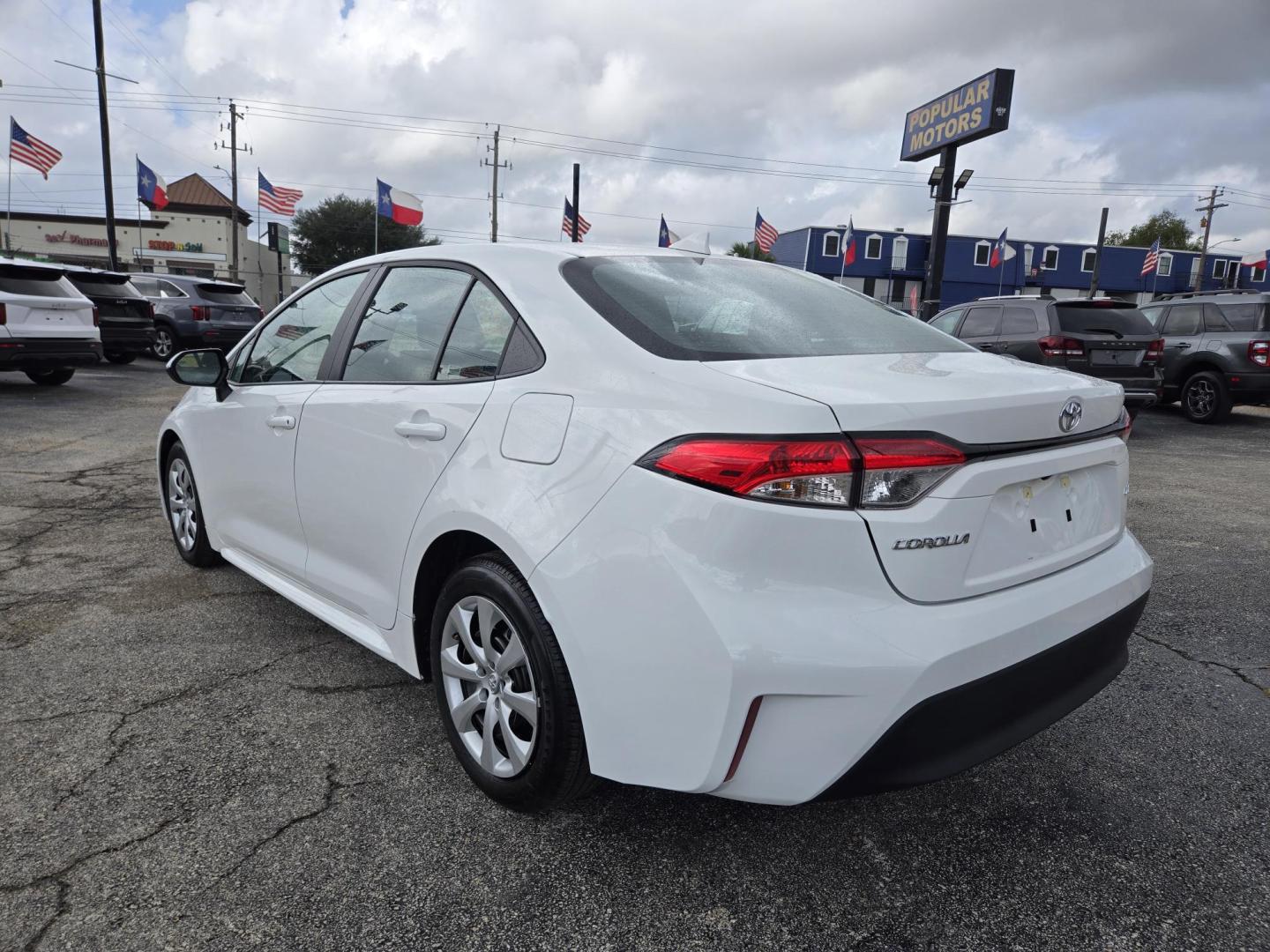 2024 White Toyota Corolla LE (5YFB4MDE7RP) with an 2.0L L4 DOHC 16V engine, CVT transmission, located at 1842 Wirt Road, Houston, TX, 77055, (713) 973-3903, 29.805330, -95.484787 - Photo#2