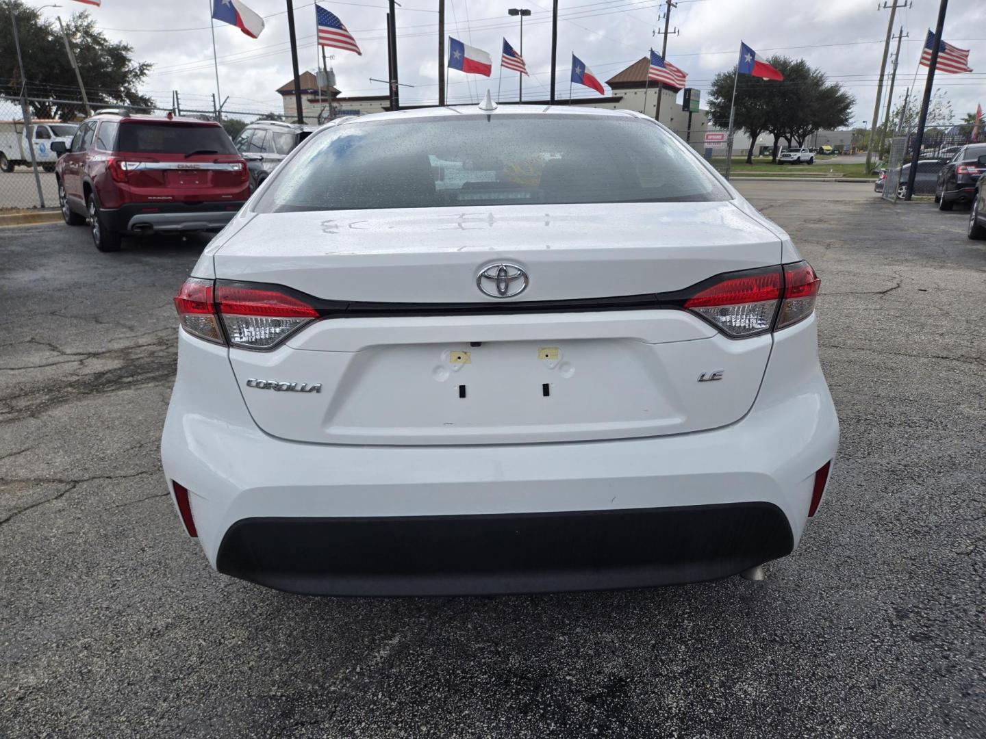 2024 White Toyota Corolla LE (5YFB4MDE7RP) with an 2.0L L4 DOHC 16V engine, CVT transmission, located at 1842 Wirt Road, Houston, TX, 77055, (713) 973-3903, 29.805330, -95.484787 - Photo#3