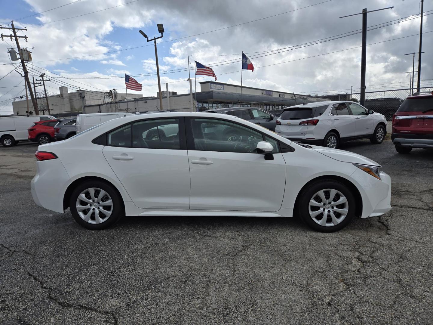 2024 White Toyota Corolla LE (5YFB4MDE7RP) with an 2.0L L4 DOHC 16V engine, CVT transmission, located at 1842 Wirt Road, Houston, TX, 77055, (713) 973-3903, 29.805330, -95.484787 - Photo#5