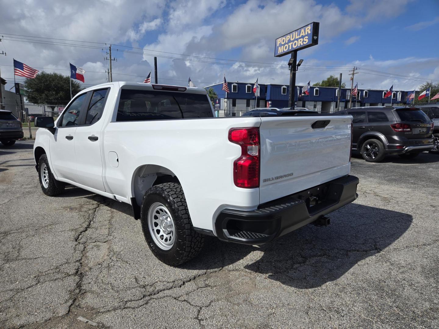 2020 White Chevrolet Silverado 1500 Work Truck Double Cab 4WD (1GCRYAEF8LZ) with an 5.3L V8 OHV 16V engine, 6A transmission, located at 1842 Wirt Road, Houston, TX, 77055, (713) 973-3903, 29.805330, -95.484787 - Photo#2