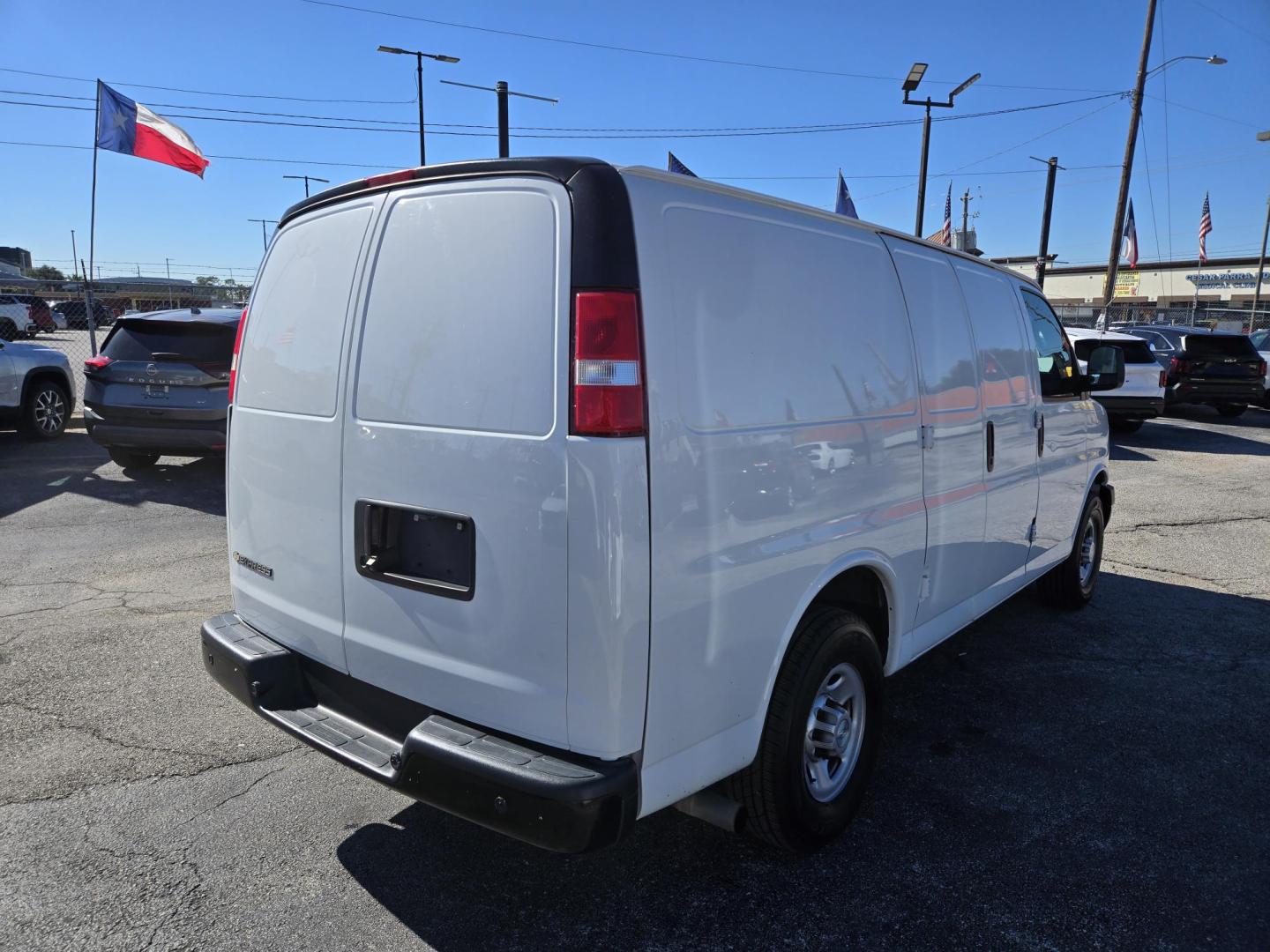 2019 White /Gray Chevrolet Express 2500 Cargo (1GCWGAFG9K1) with an 6.0L V8 OHV 16V FFV engine, 6A transmission, located at 1842 Wirt Road, Houston, TX, 77055, (713) 973-3903, 29.805330, -95.484787 - Photo#2