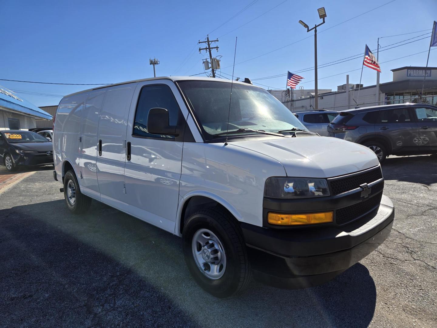 2019 White /Gray Chevrolet Express 2500 Cargo (1GCWGAFG9K1) with an 6.0L V8 OHV 16V FFV engine, 6A transmission, located at 1842 Wirt Road, Houston, TX, 77055, (713) 973-3903, 29.805330, -95.484787 - Photo#4