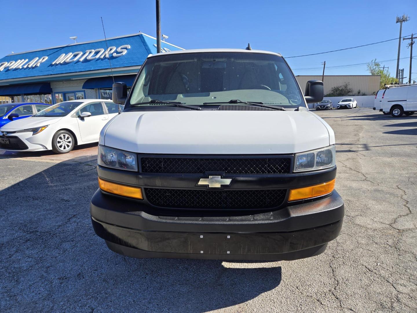 2019 White /Gray Chevrolet Express 2500 Cargo (1GCWGAFG9K1) with an 6.0L V8 OHV 16V FFV engine, 6A transmission, located at 1842 Wirt Road, Houston, TX, 77055, (713) 973-3903, 29.805330, -95.484787 - Photo#7