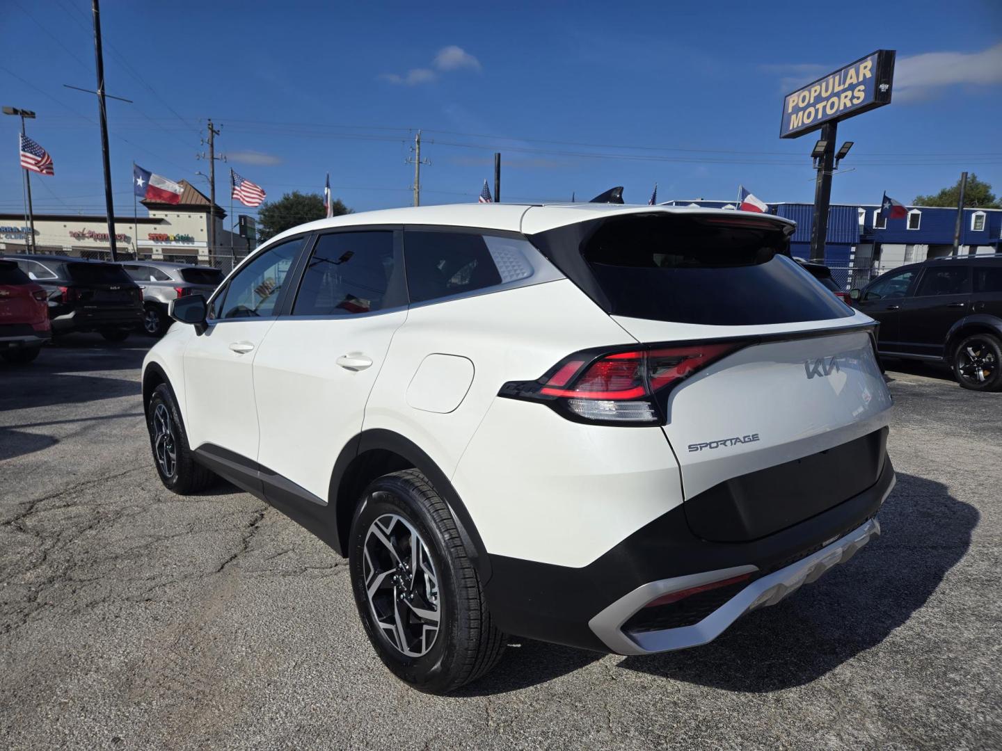 2023 White Kia Sportage LX AWD (KNDPUCAFXP7) with an 2.5L V6 DOHC 24V engine, 8A transmission, located at 1842 Wirt Road, Houston, TX, 77055, (713) 973-3903, 29.805330, -95.484787 - Photo#2