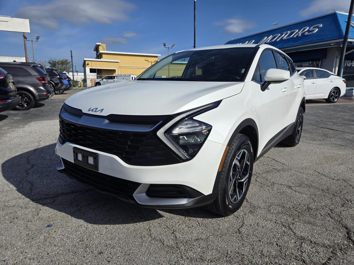 2023 White Kia Sportage LX AWD (KNDPUCAFXP7) with an 2.5L V6 DOHC 24V engine, 8A transmission, located at 1842 Wirt Road, Houston, TX, 77055, (713) 973-3903, 29.805330, -95.484787 - Photo#0