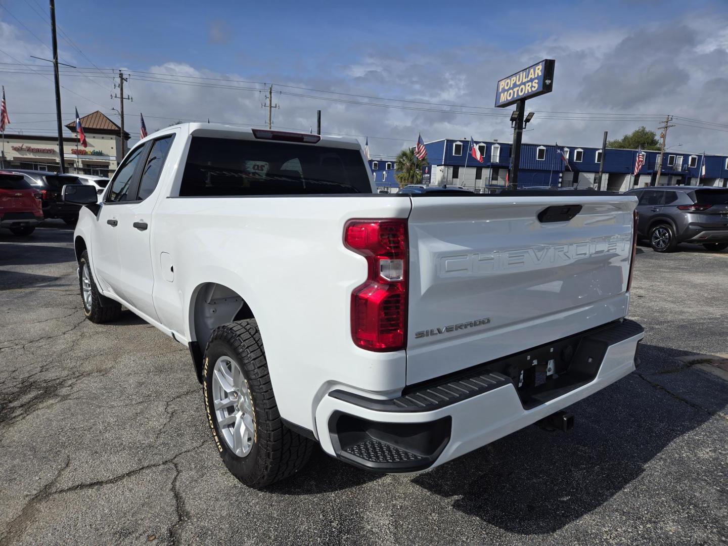 2020 White Chevrolet Silverado 1500 Work Truck Double Cab 4WD (1GCRYAEF8LZ) with an 5.3L V8 OHV 16V engine, 6A transmission, located at 1842 Wirt Road, Houston, TX, 77055, (713) 973-3903, 29.805330, -95.484787 - Photo#2