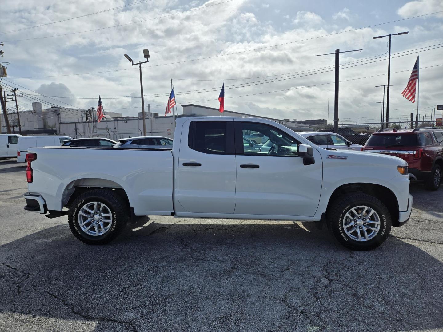 2020 White Chevrolet Silverado 1500 Work Truck Double Cab 4WD (1GCRYAEF8LZ) with an 5.3L V8 OHV 16V engine, 6A transmission, located at 1842 Wirt Road, Houston, TX, 77055, (713) 973-3903, 29.805330, -95.484787 - Photo#5