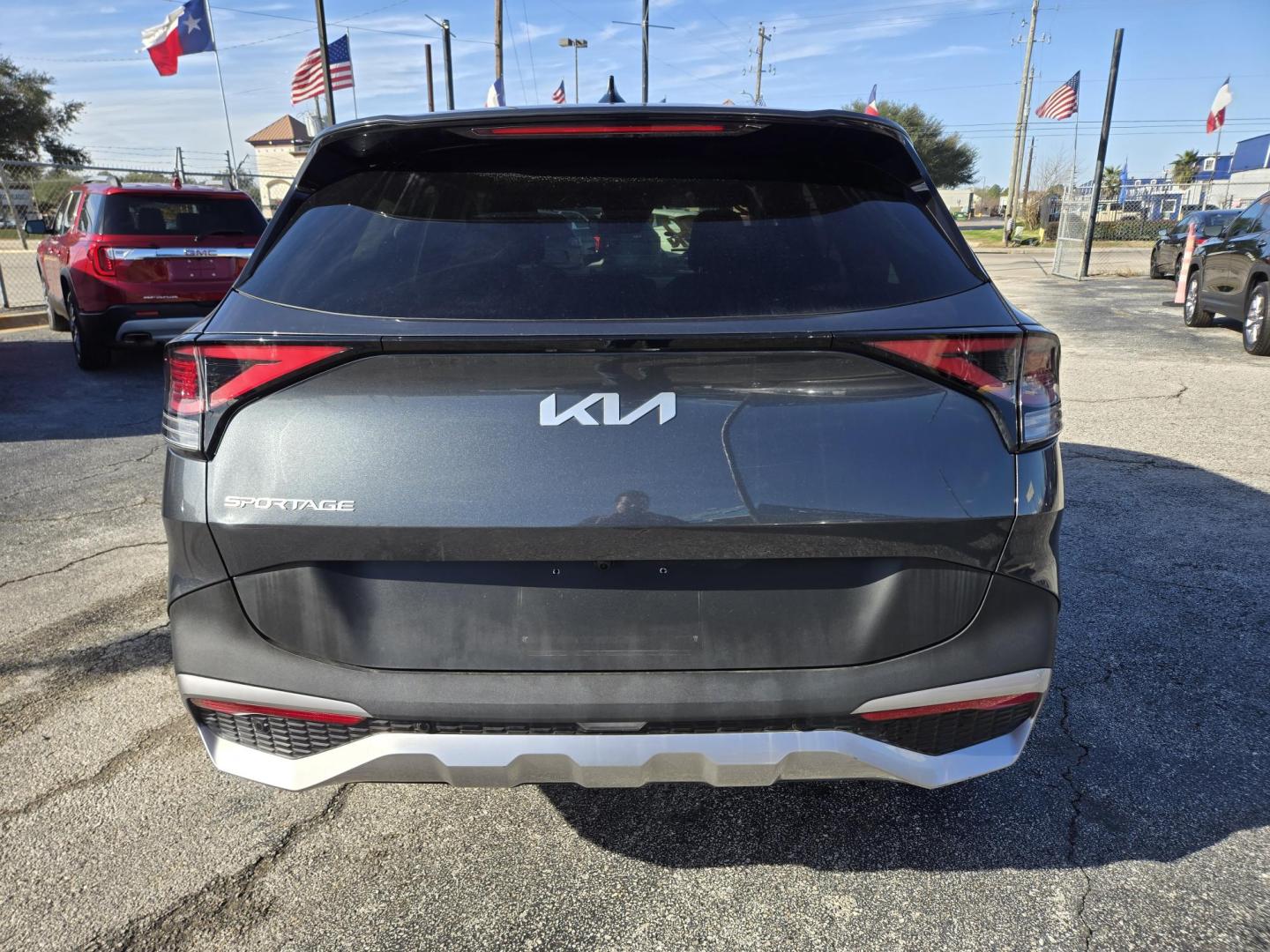 2023 Gray /Black Kia Sportage LX FWD (KNDPU3AF4P7) with an 2.5L V6 DOHC 24V engine, 8A transmission, located at 1842 Wirt Road, Houston, TX, 77055, (713) 973-3903, 29.805330, -95.484787 - Photo#3